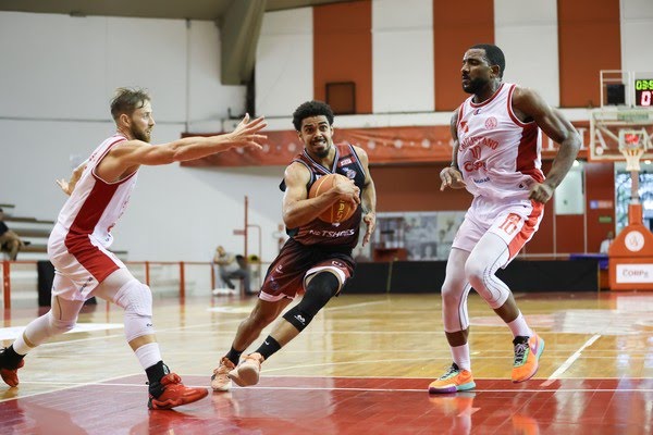 Sesi Franca vence Paulistano em São Paulo e segue 100% no Campeonato Paulista
