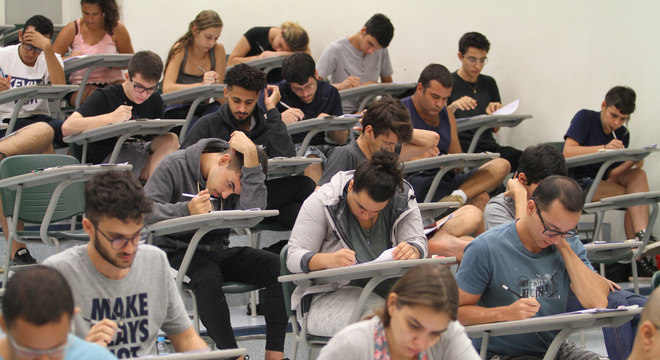 Provão é novo jeito de alunos da rede pública chegarem às universidades paulistas