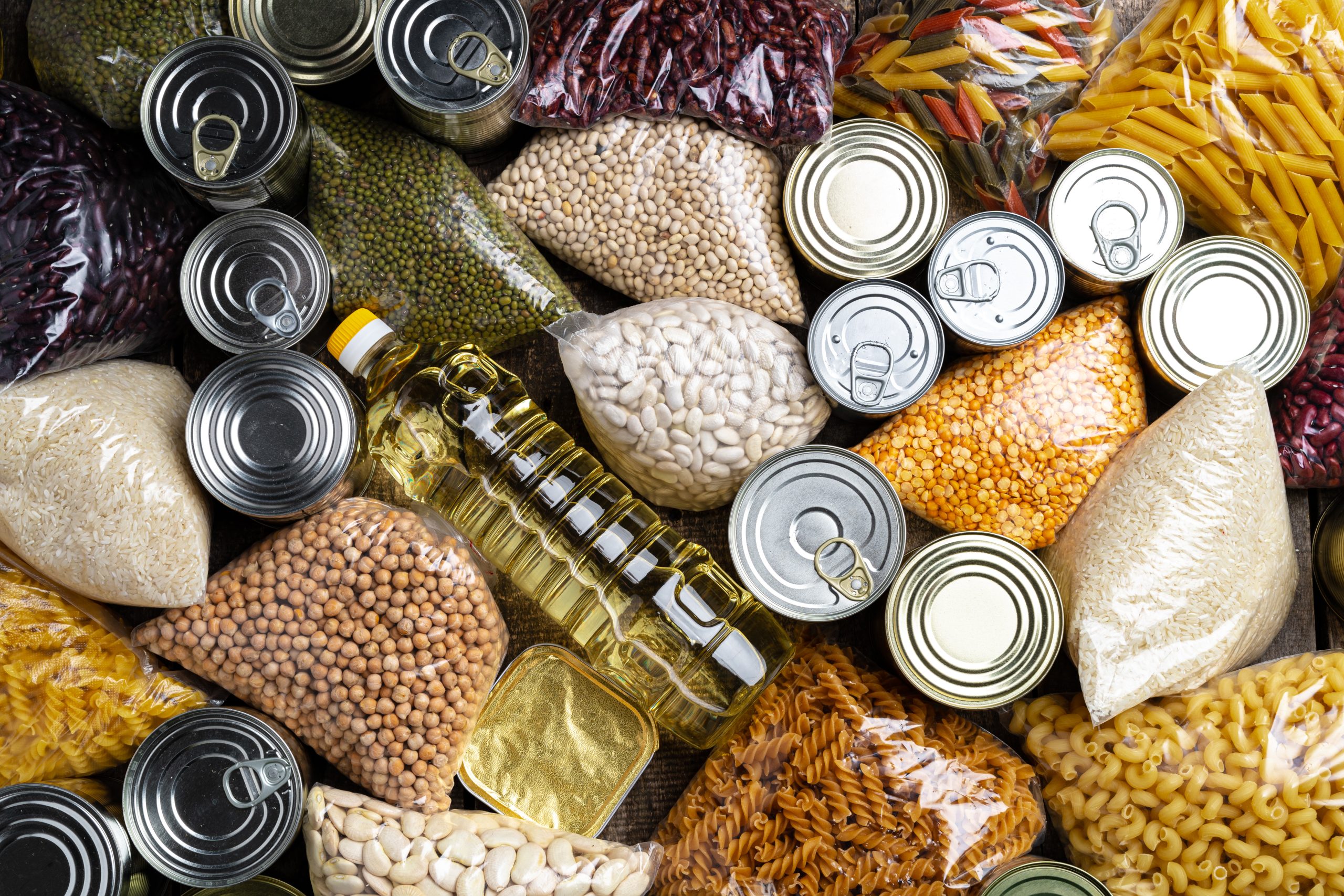 Saiba quais são os alimentos que você deve evitar ter em casa, segundo nutricionista