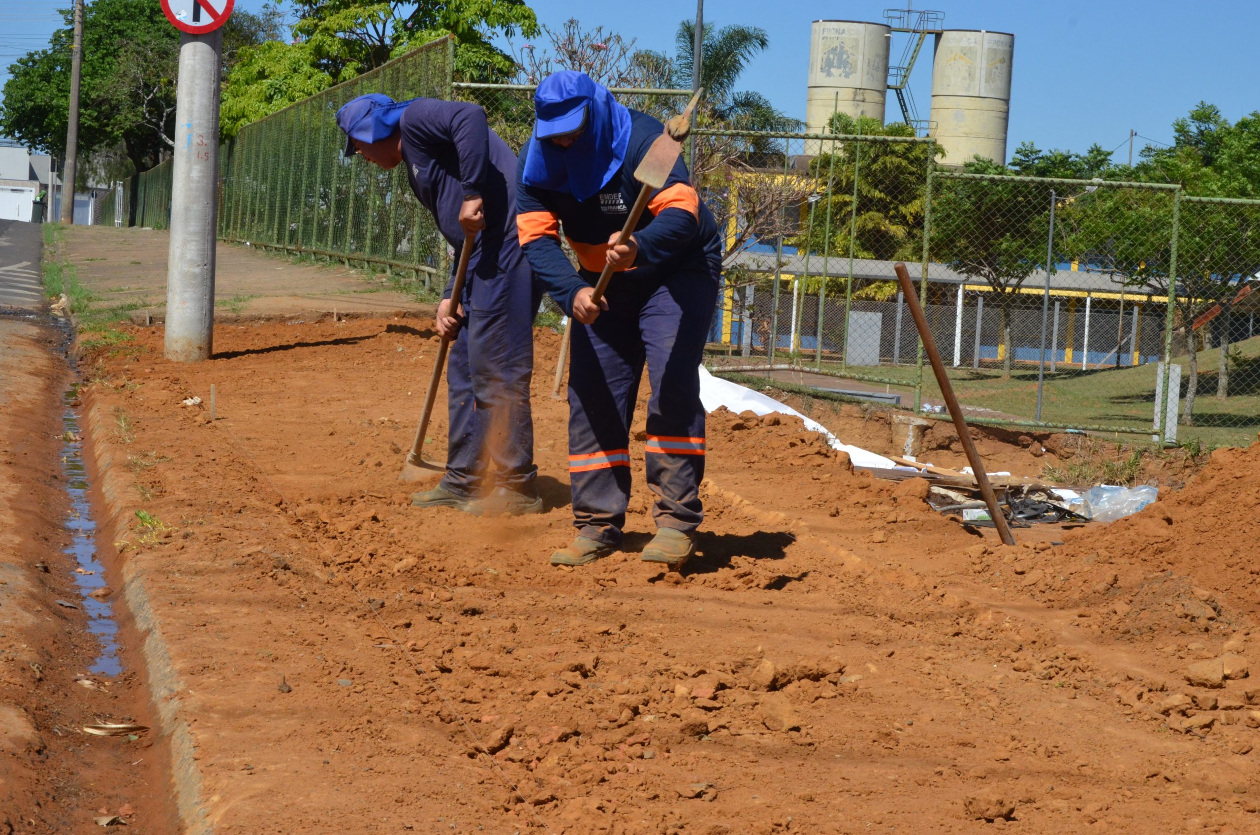 Emdef executa pistas do ‘Calçada Segura’ nos bairros City Petrópolis e Vila Marta