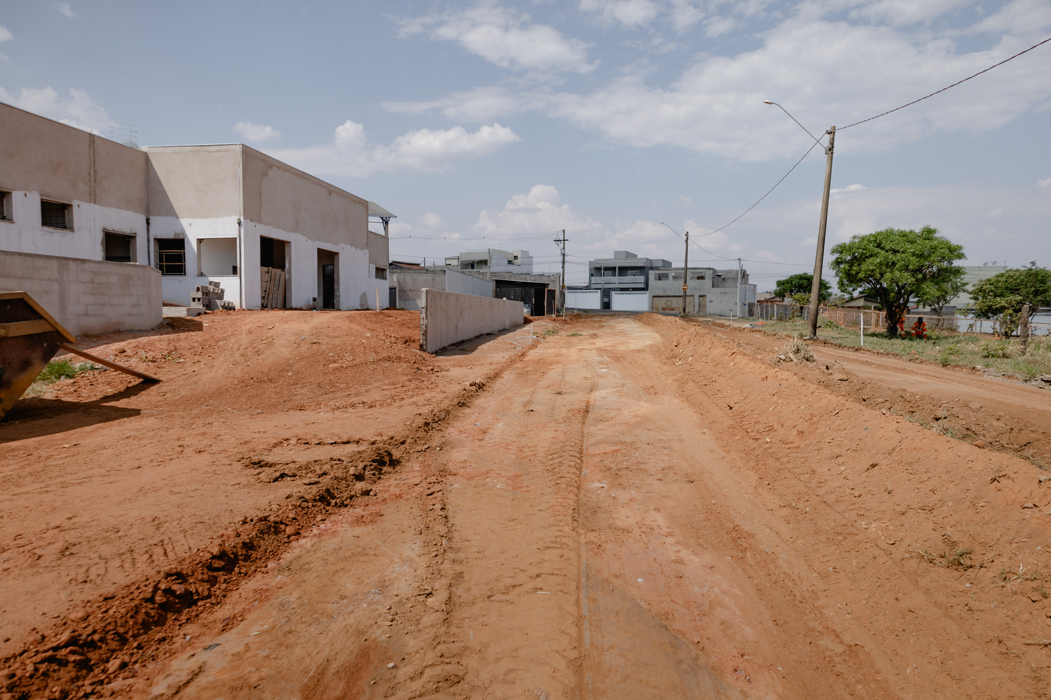 Prefeitura de Franca inicia pavimentação de rua do bairro Jardim Luíza