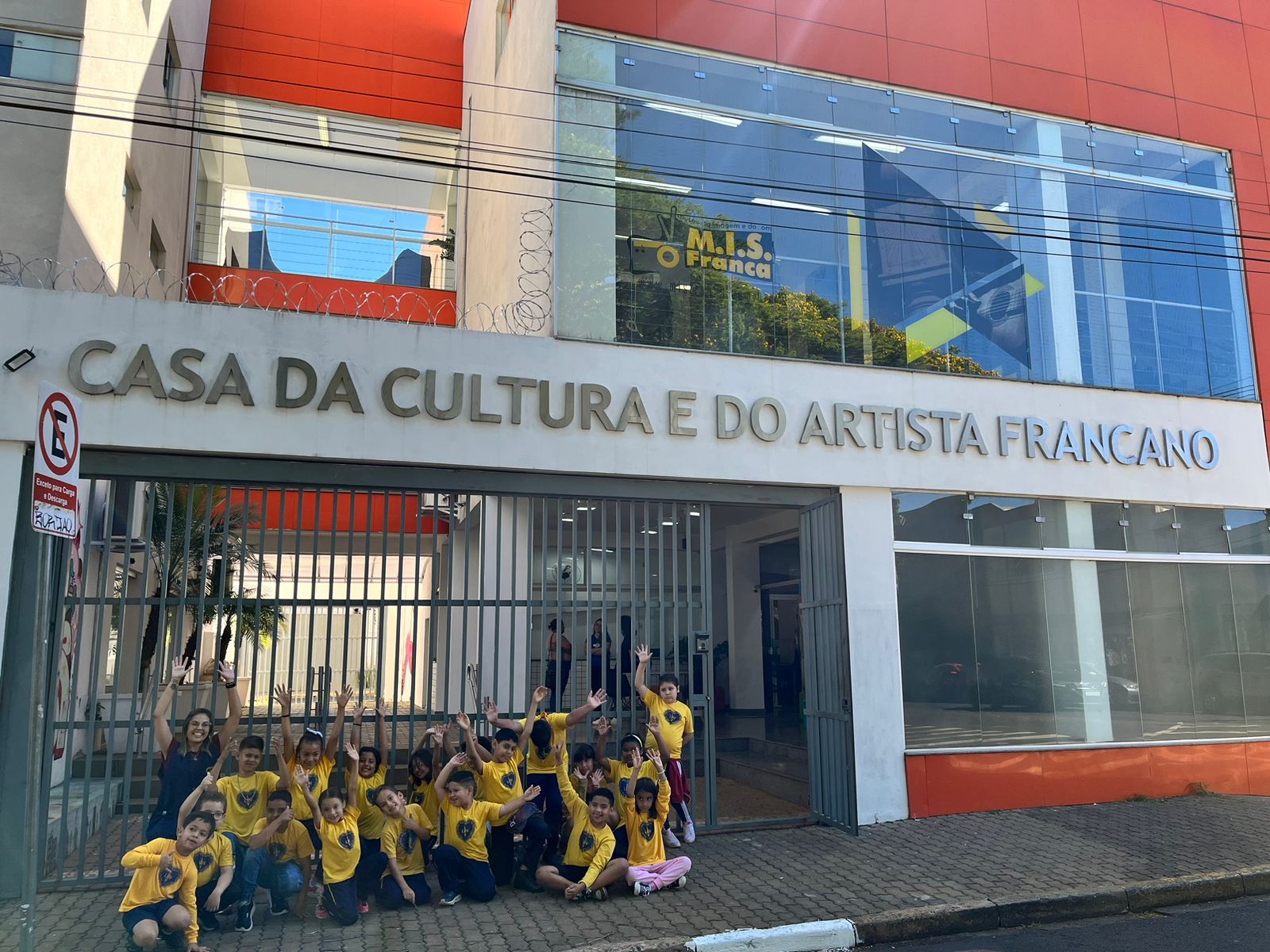 Crianças atendidas pela LBV Franca visitam a Casa da Cultura e do Artista Francano