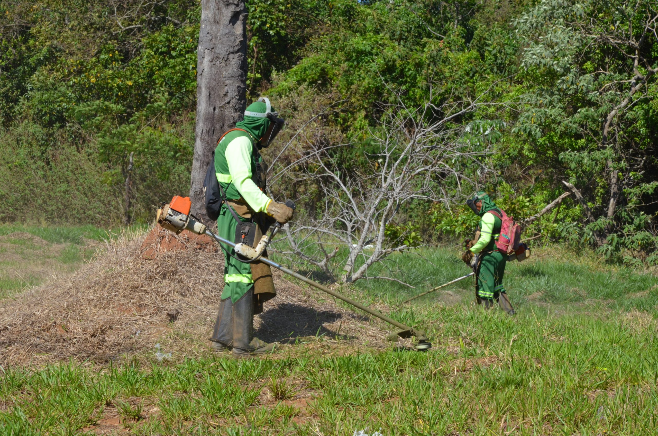 Meio Ambiente de Franca intensifica serviços de limpeza em áreas públicas