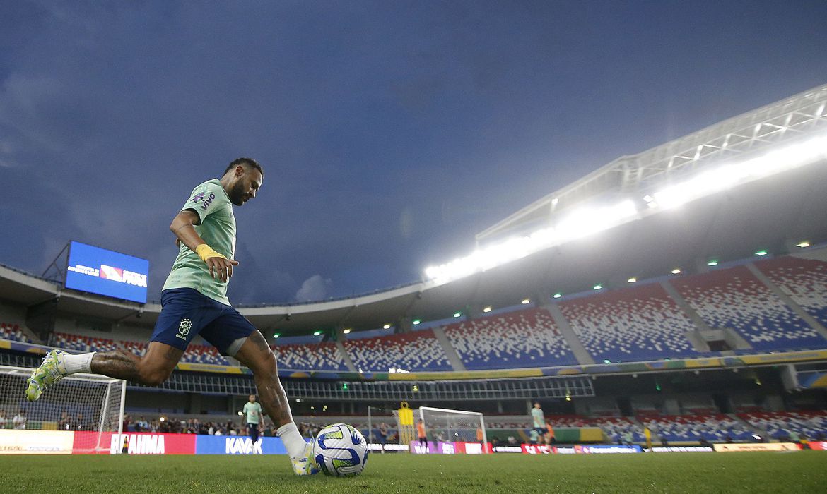De técnico novo, seleção brasileira estreia nas Eliminatórias para a Copa do Mundo