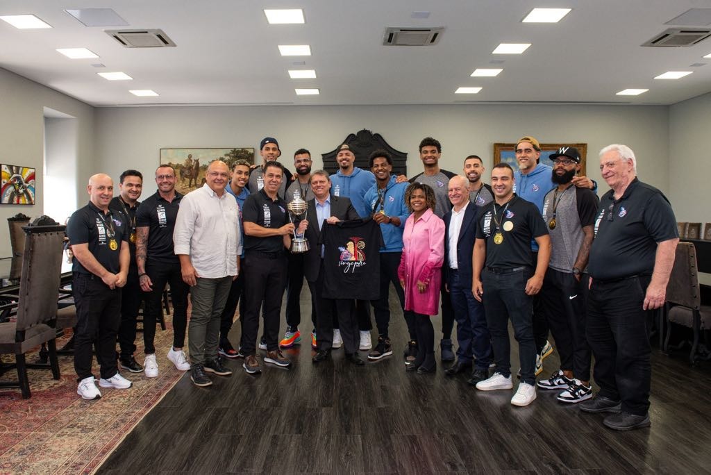 Com pompa, jogadores e comissão técnica do Sesi Franca são recebidos por Tarcísio
