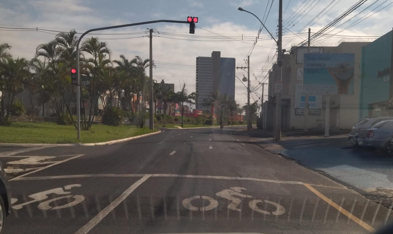 Recuo de faixa pra motos dá segurança ao trânsito, mas motoristas precisam respeitar