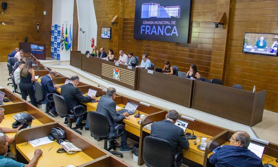 Câmara aprova projeto que exige informações sobre dívidas em carnês de IPTU