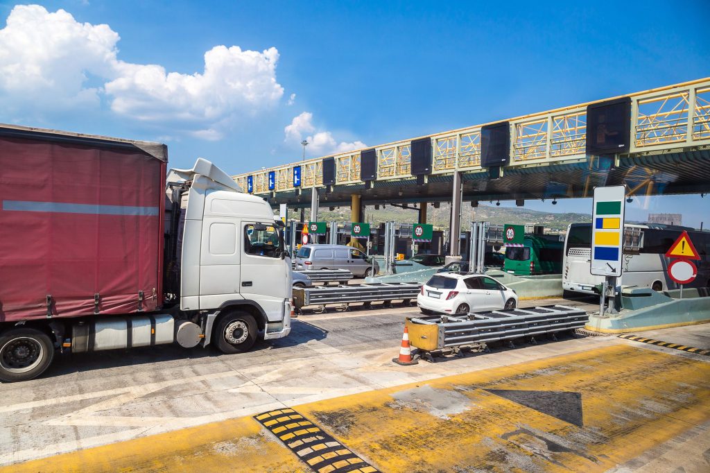 Na região de Franca os caminhões estão pagando pedágio pela totalidade dos eixos