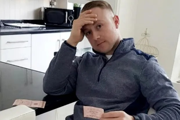 Sorte vira azar para homem que ganhou na loteria e fez questão de divulgar