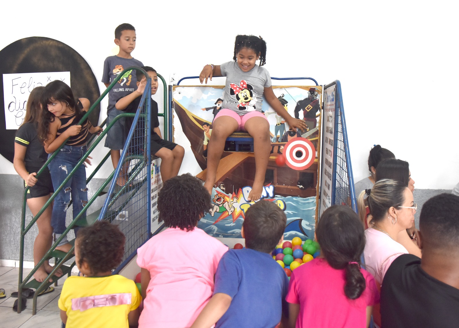 Igreja Quadrangular do Jardim Noêmia faz festa animada para mais de 100 crianças