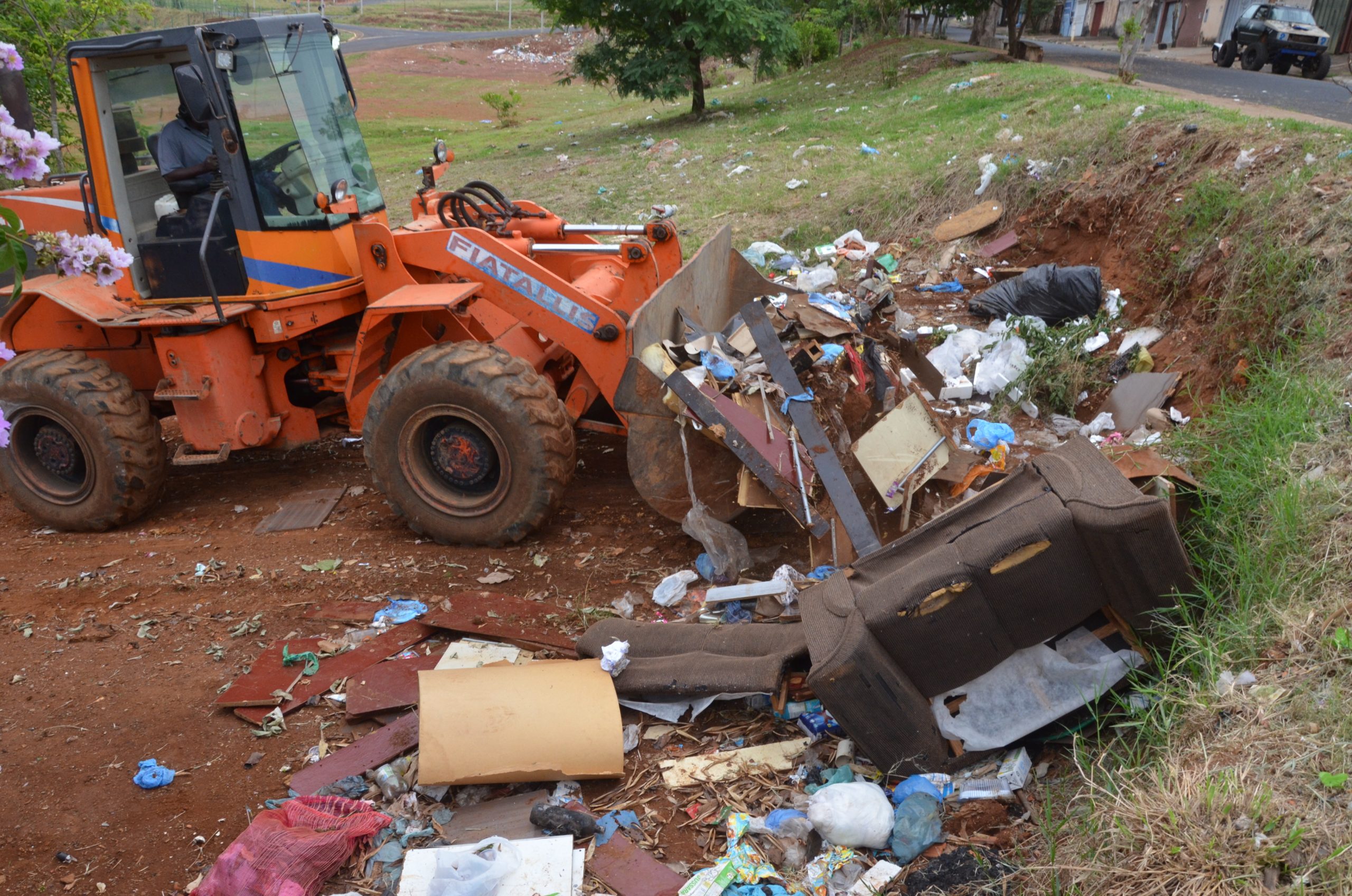 Meio Ambiente de Franca reforça operações de limpeza em áreas urbanas
