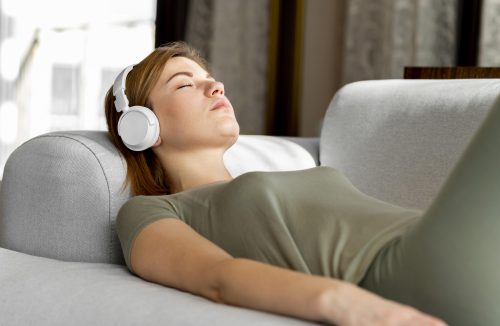 Ouvir sua música favorita ajuda a aliviar dores físicas, aponta estudo - Jornal da Franca