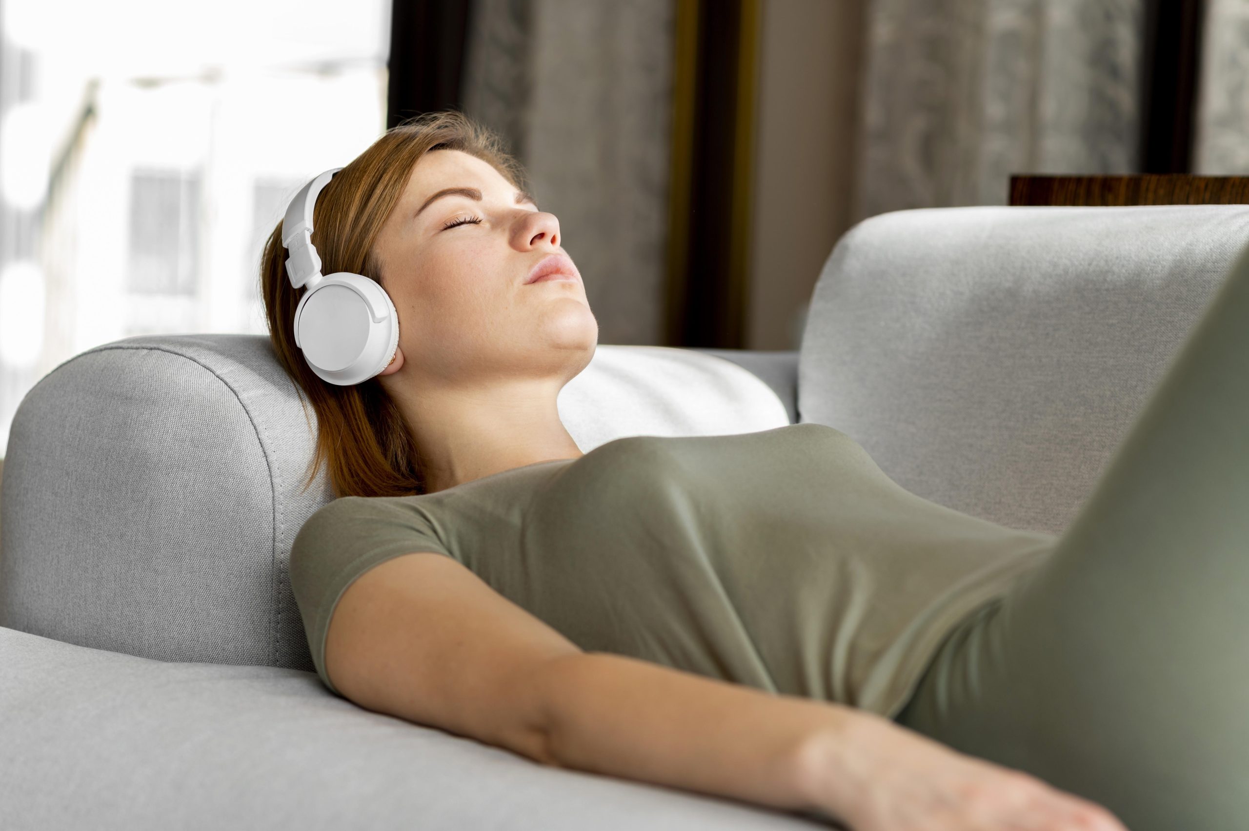 Ouvir sua música favorita ajuda a aliviar dores físicas, aponta estudo