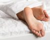 Você costuma esfregar os pés antes de dormir? Veja o que esse hábito significa - Jornal da Franca