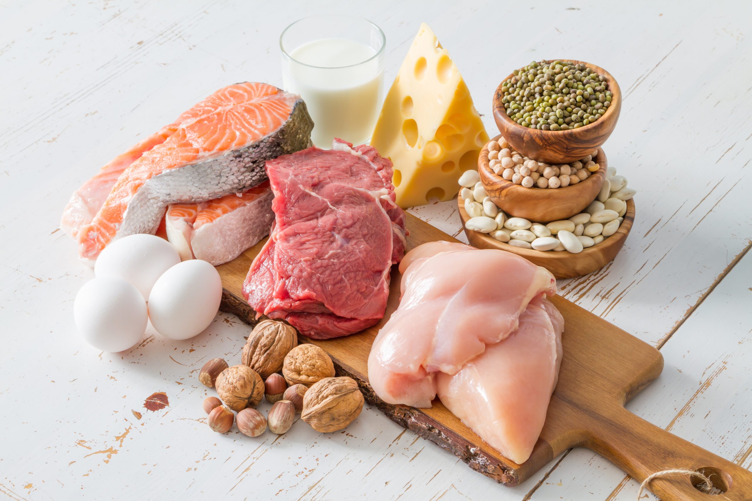 Proteína: por que ela é essencial e como atingir 100 g por dia na alimentação