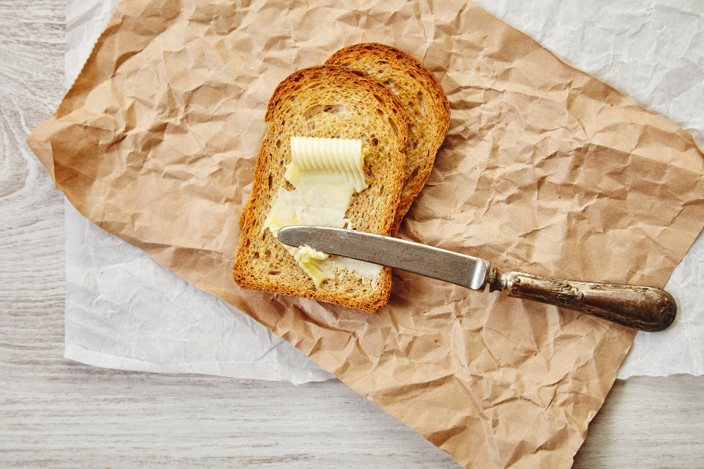 Pão com manteiga ou pão com ovo: qual versão de sanduba é melhor pra começar o dia?