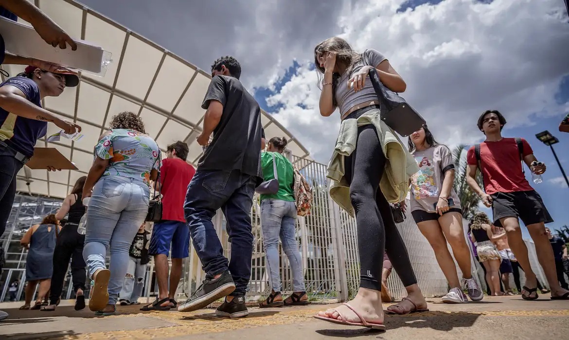 Gabarito e cadernos de questões do Enem serão divulgados nesta terça (14), às 19h