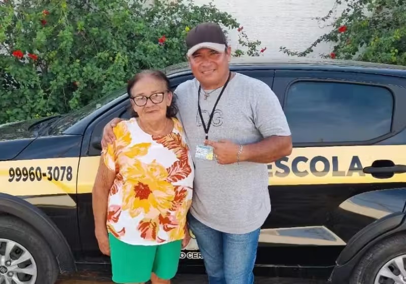 Mulher tira carta aos 66 anos, comemora “independência” e inspira outras pessoas