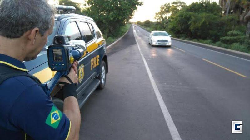 Uso do farol baixo nas rodovias de pista simples continua obrigatório, diz Artesp