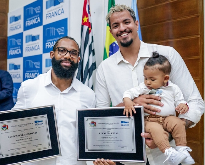 Lucas Dias e David Jackson recebem o título de cidadão francano na Câmara