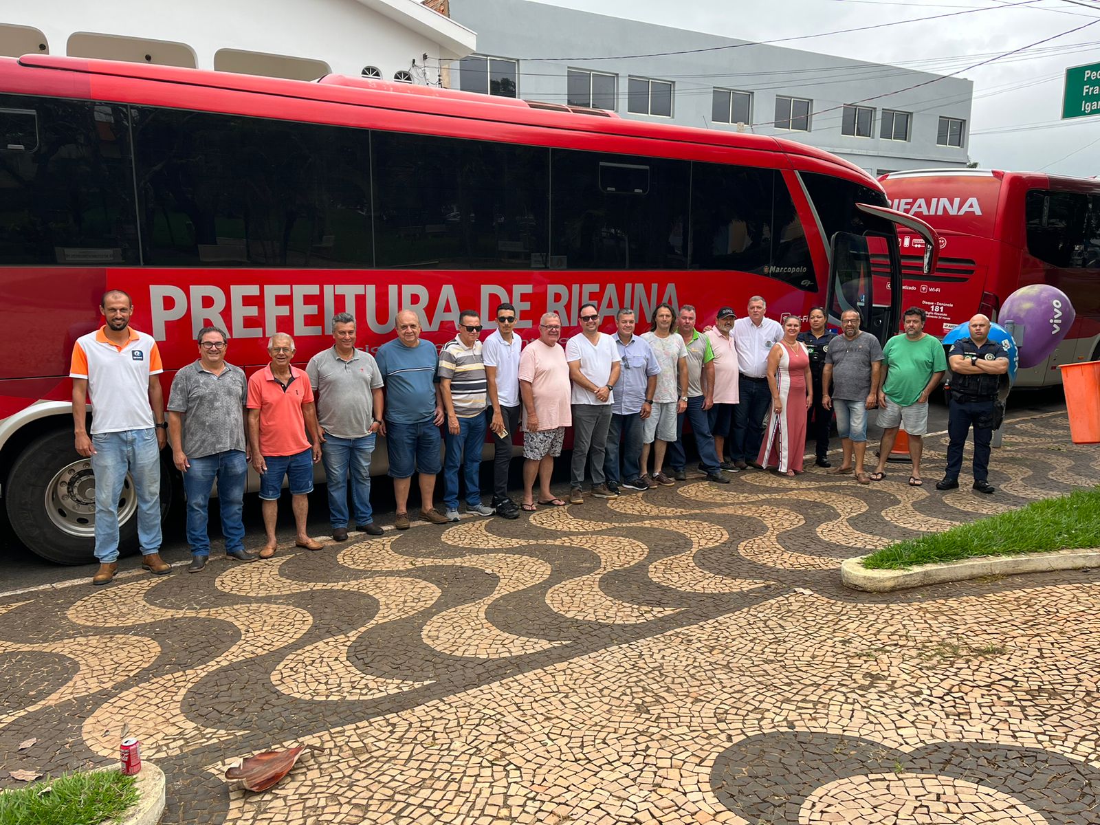 Prefeitura de Rifaina compra dois ônibus com recursos próprios para renovar a frota