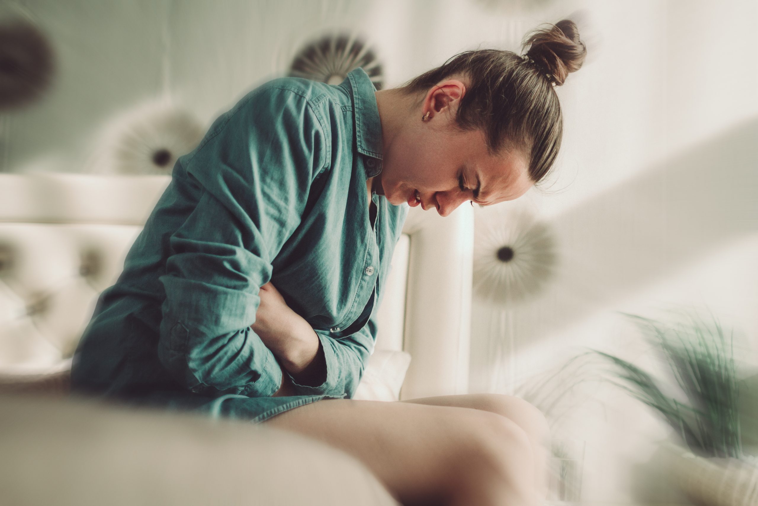 Dor abdominal? Entenda as possíveis causas para esse problema