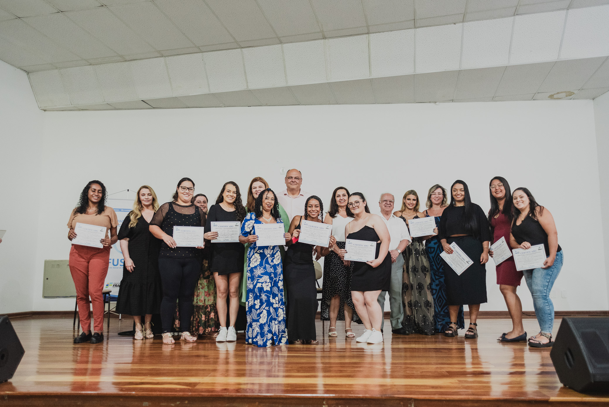Fussol Franca entrega certificados para 130 alunos da Escola da Beleza
