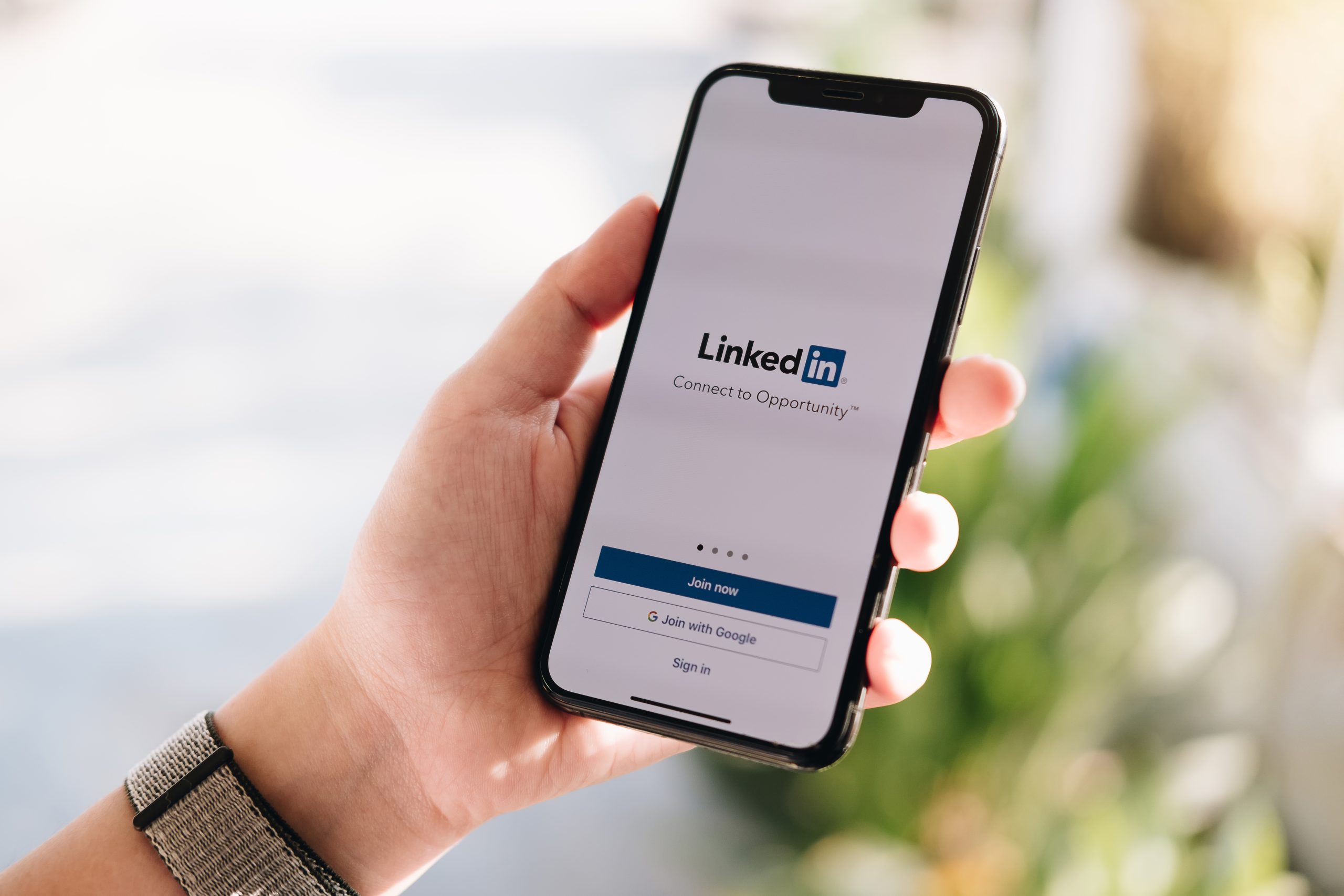 Golpe da falsa vaga de emprego no LinkedIn: como funciona e como se proteger
