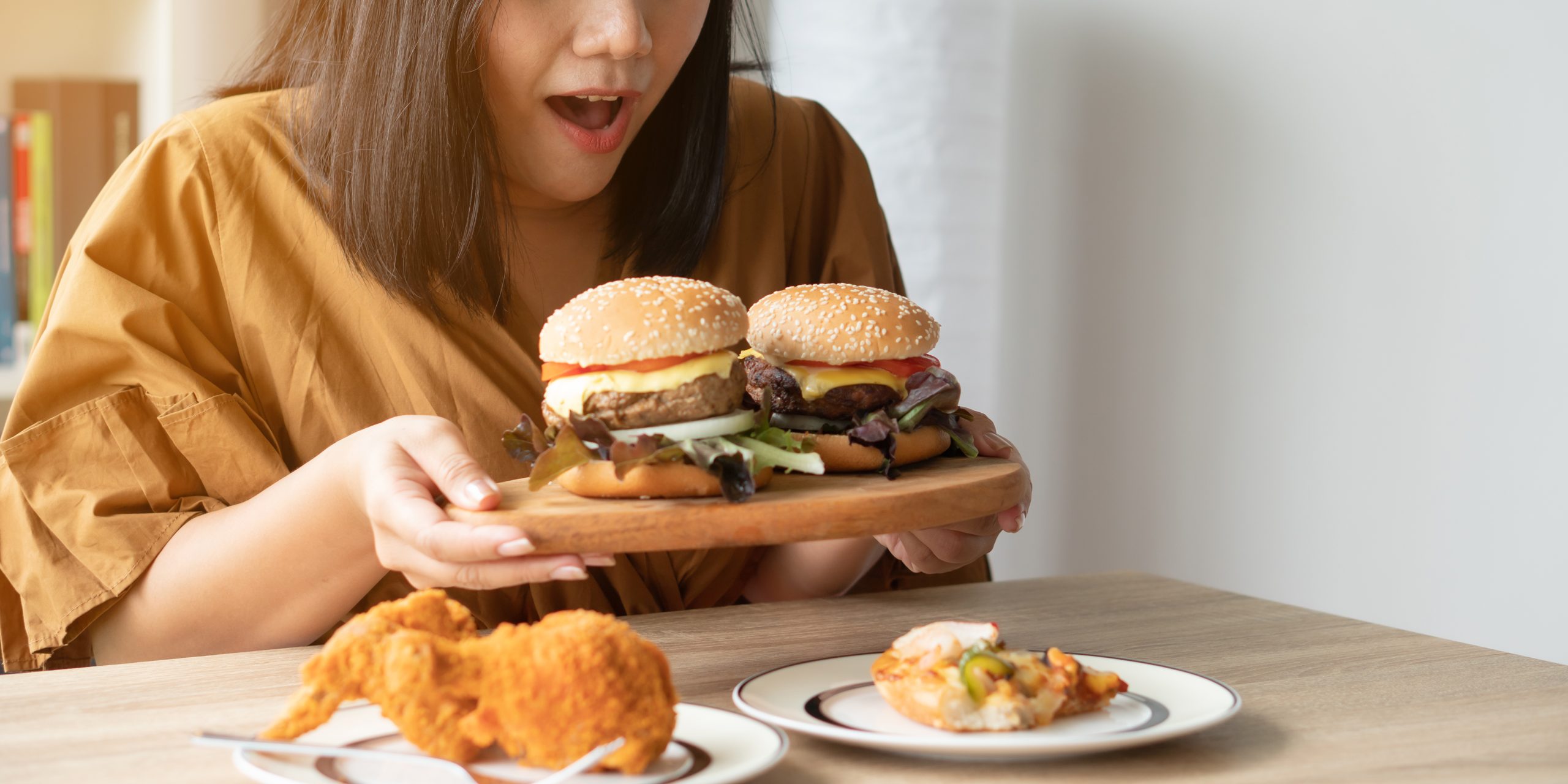 Comer antes de dormir: qual o intervalo ideal e o que é bom para colocar no prato
