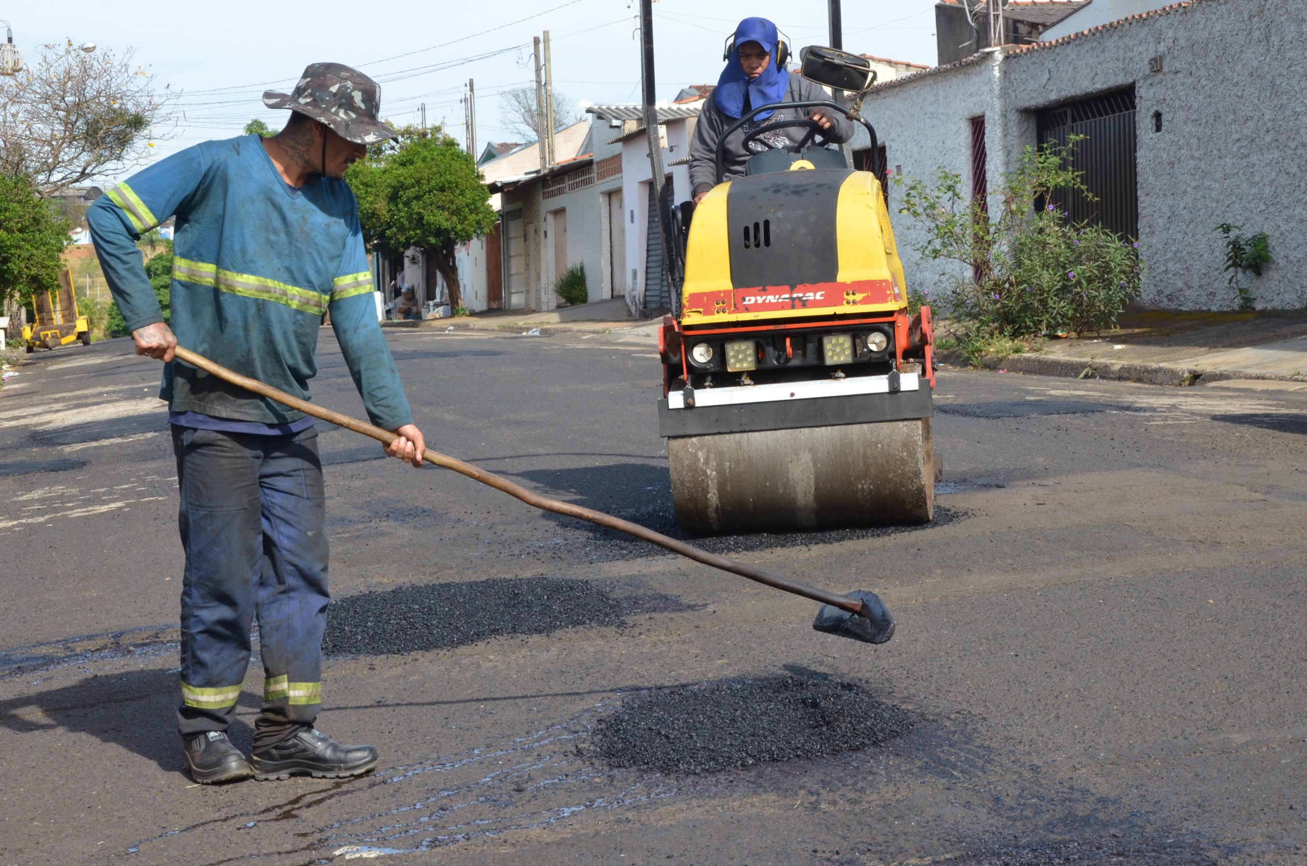 EMDEF intensifica trabalho de remendo asfáltico nas ruas de Franca
