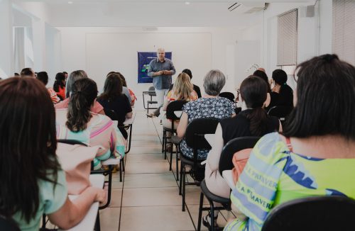 Servidores da Educação de Franca se reúnem após premiação estadual - Jornal da Franca