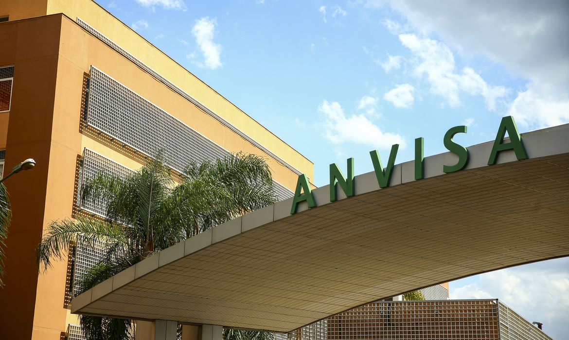 Sociedades médicas pedem à Anvisa que adote medidas contra o “chip da beleza”