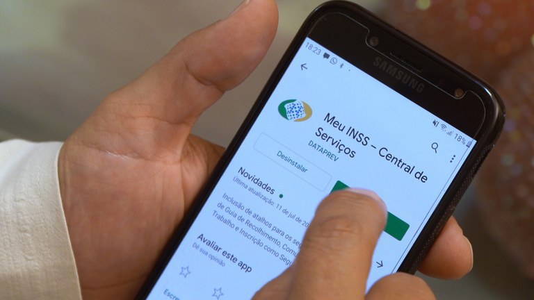 INSS alerta aposentados e pensionistas sobre golpe da prova de vida on-line