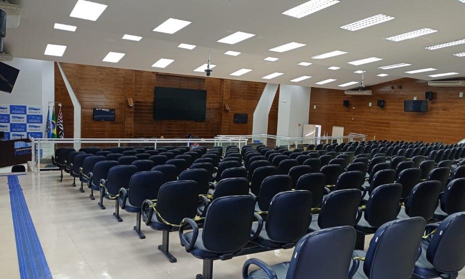 Após uma semana sem atividades, Câmara Municipal retoma atendimentos ao público