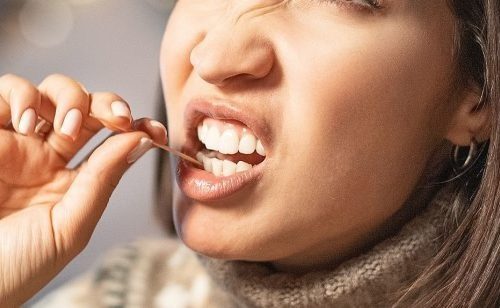 Você costuma palitar os dentes? Saiba o que esse hábito tão comum pode te causar - Jornal da Franca