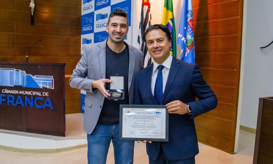 Promotor Murilo Jorge recebe homenagem póstuma a seu pai, William Wanderley Jorge