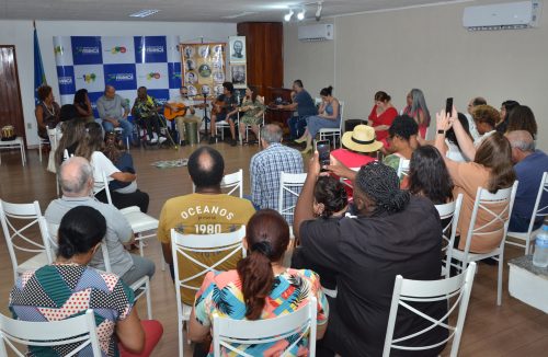 Poeta Carlos de Assumpção brilha em apresentação cultural na Prefeitura de Franca - Jornal da Franca