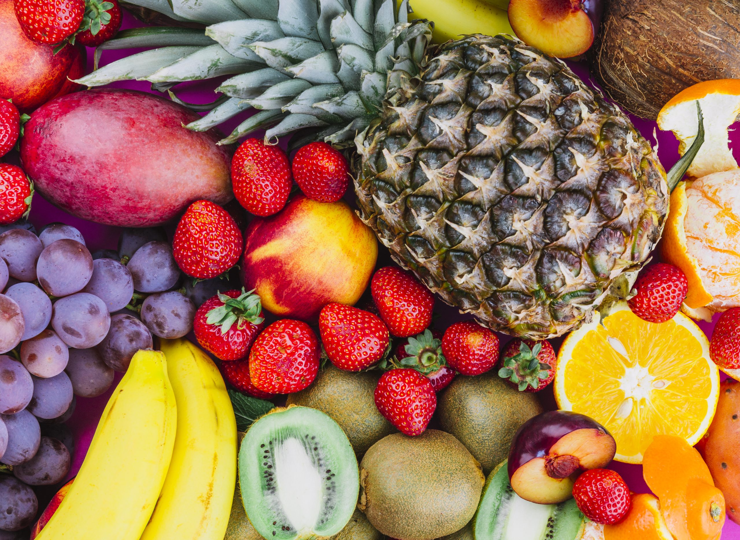 Cores das frutas podem indicar diferentes nutrientes e benefícios para o organismo