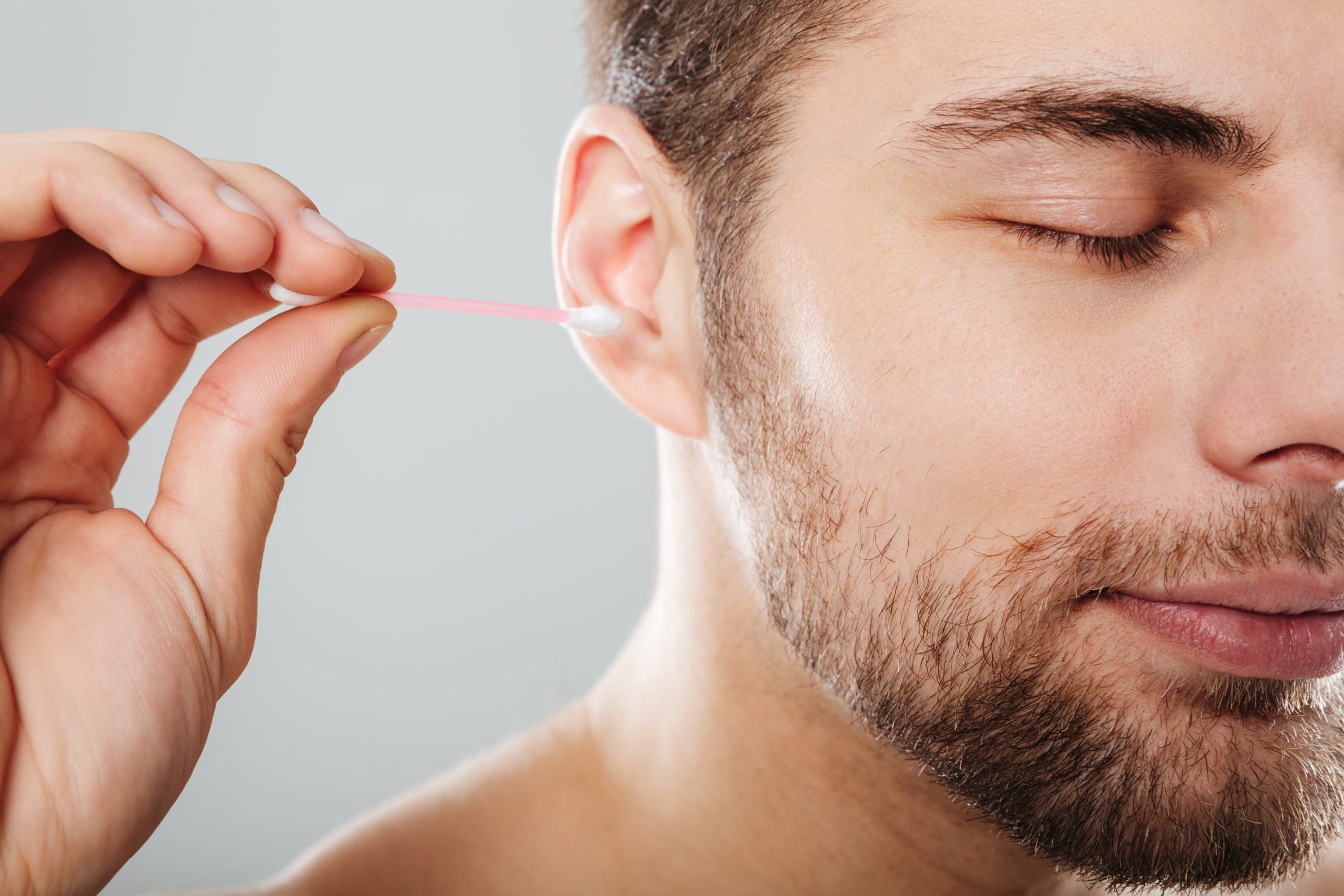 Como limpar o ouvido corretamente? Veja dicas para fazer a limpeza com segurança