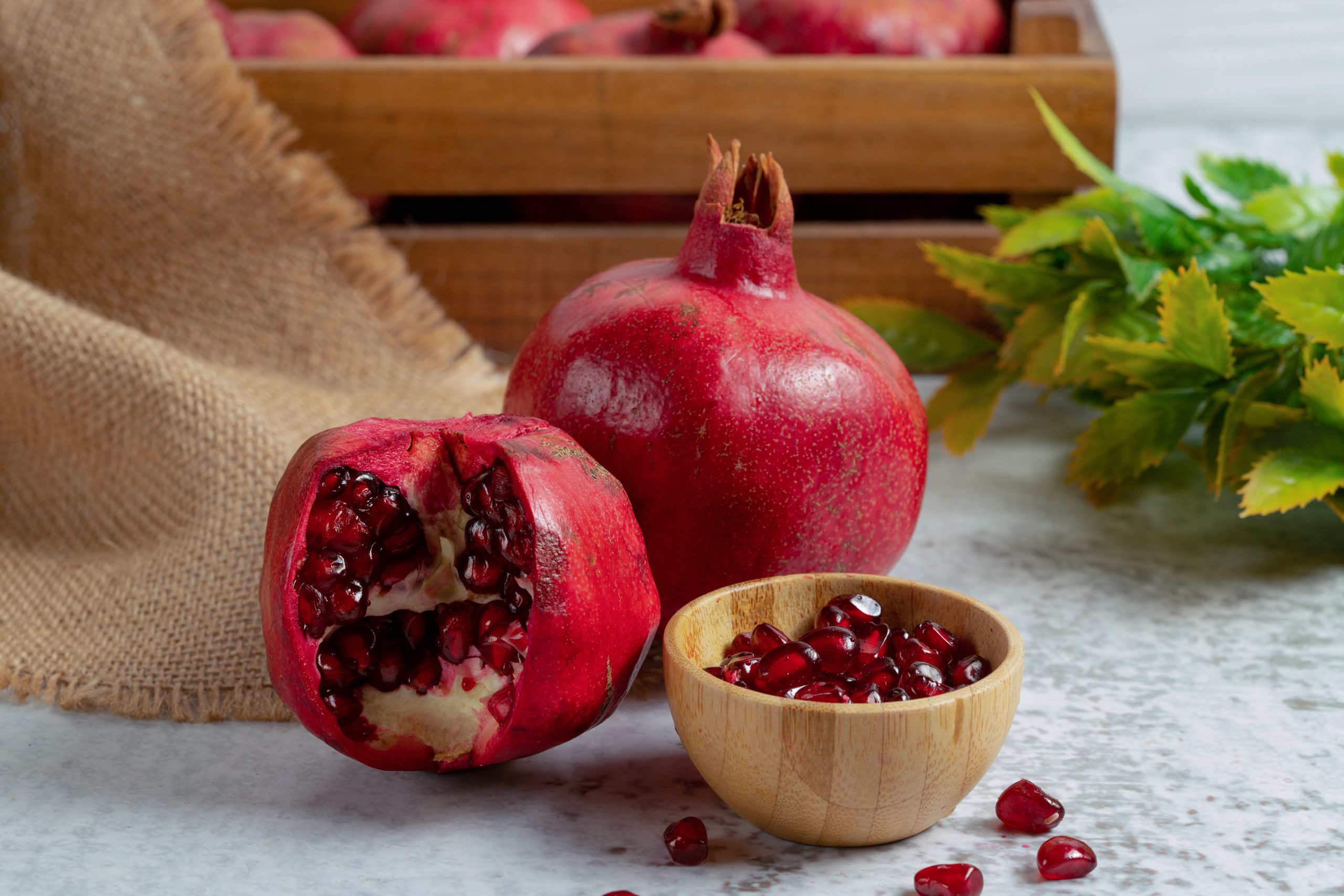 Romã pode ajudar o coração? O que a ciência já sabe sobre a ‘fruta da sorte’