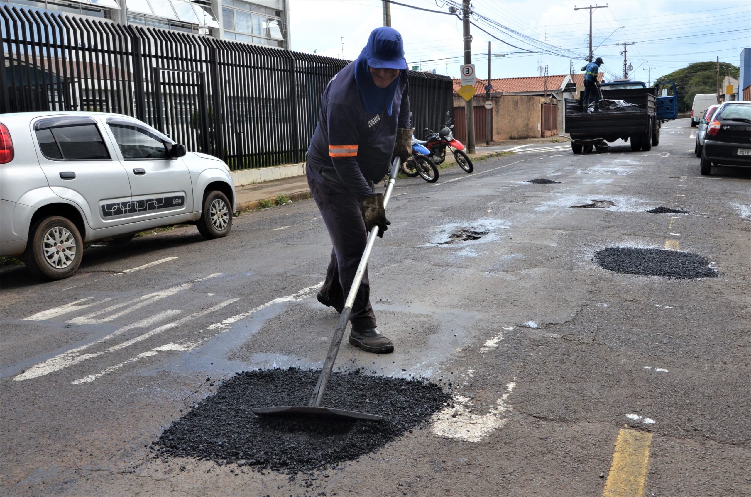 Prefeitura de Franca atende demandas da população com serviços de tapa buracos