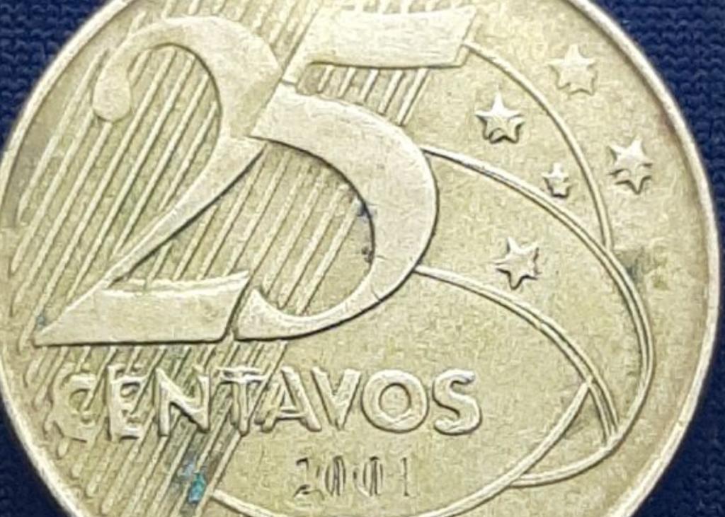 Atenção ao troco: tem uma moeda de 25 centavos de 2001 que pode valer muito