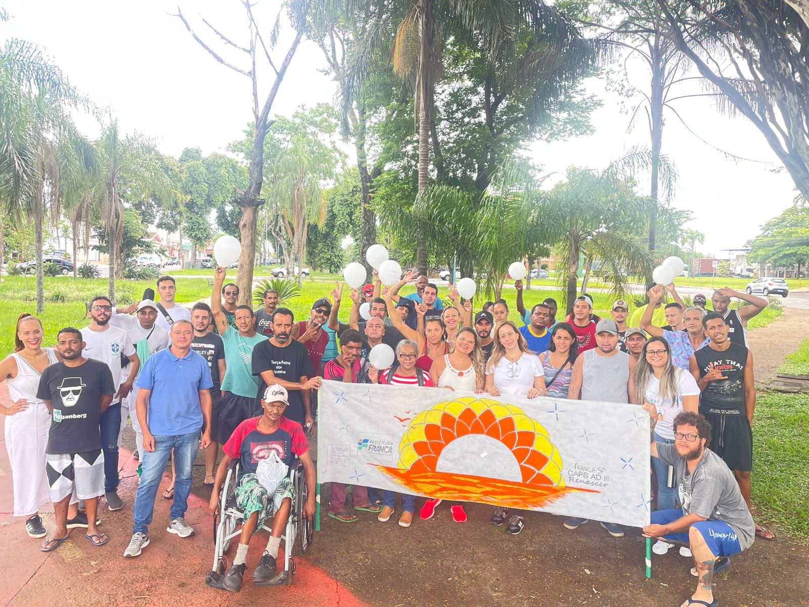 CAPS Florescer encerra Janeiro Branco com caminhada para conscientizar sobre mente