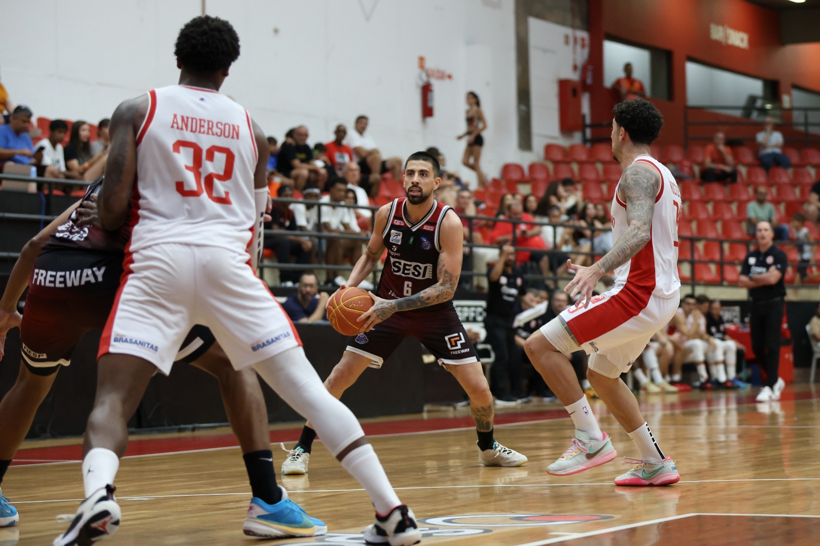 Sesi Franca vence com folga o Paulistano pelo NBB e segue em terceiro lugar