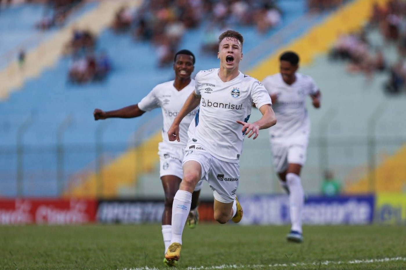 Nesta terça, tem clássico nacional no Lanchão: Grêmio vs Atlético-PR. E de graça!