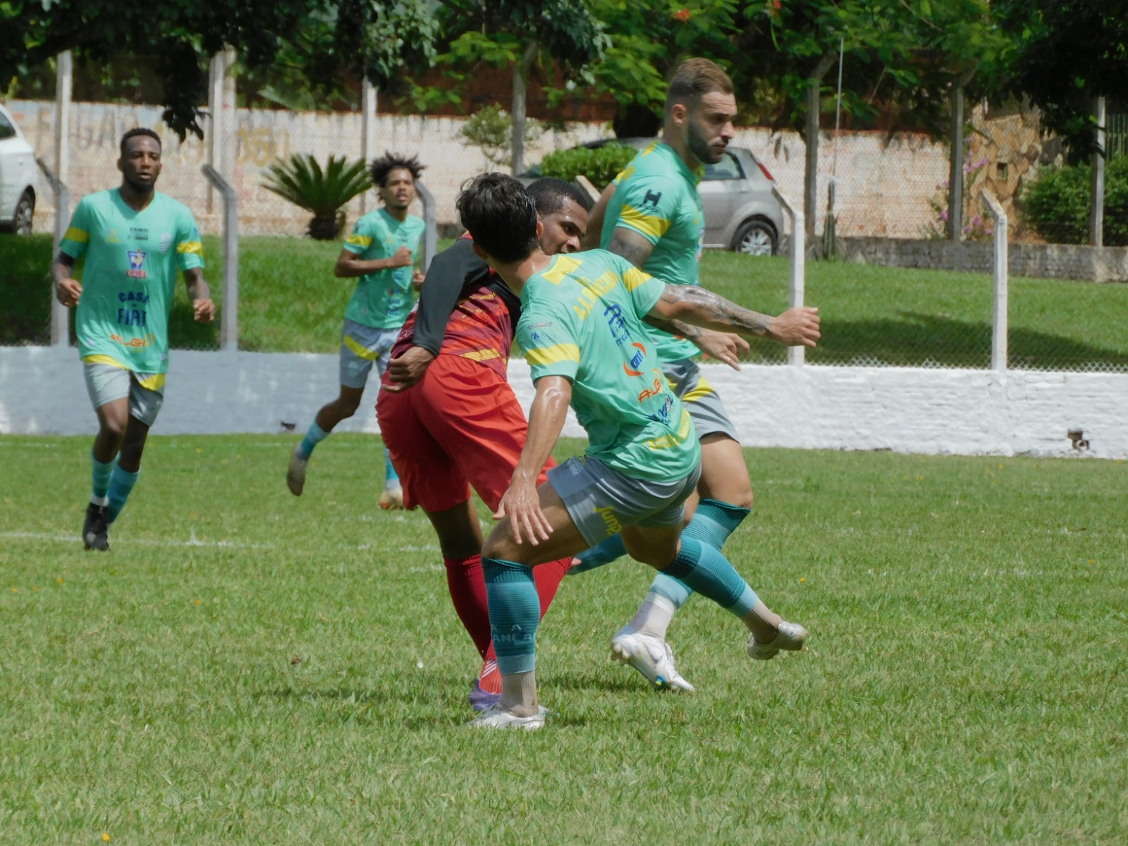 Veterana treina bola parada e aprimora condicionamento físico dos jogadores