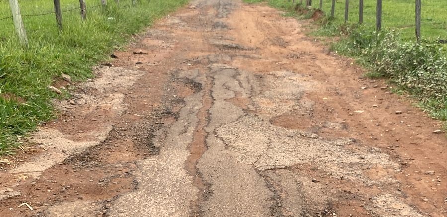 Moradores pedem asfalto para trecho de terra que parece “solo lunar” no Jardim Palma