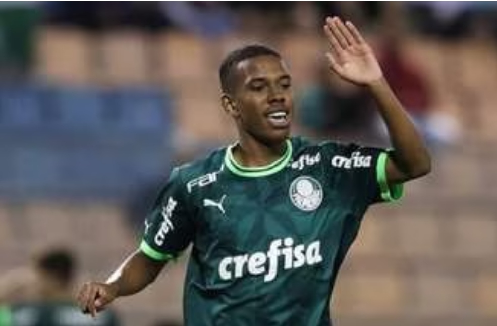 Avaliado em R$ 240 milhões, francano Estevão se torna profissional no Palmeiras