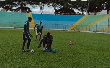 Francana faz coletivo para definir titulares para estreia no Campeonato Paulista