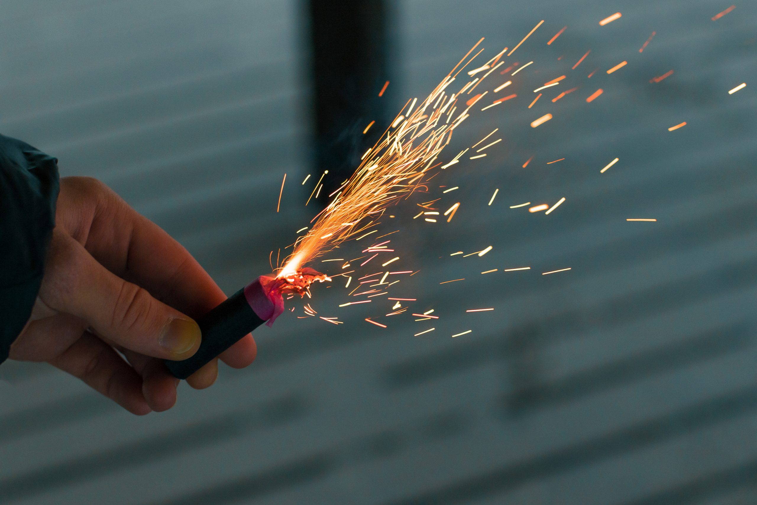 Saiba como agir em casos de queimadura por fogos de artifício